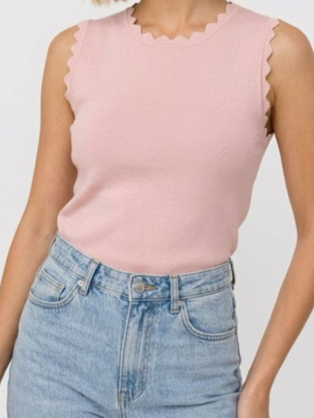 Bar III Pastel Light Pink Scalloped Trim Ribbed Knit Sleeveless Sweater Top M